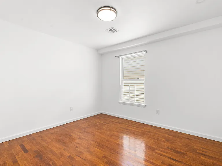 718 23rd St #3 — Photo 18