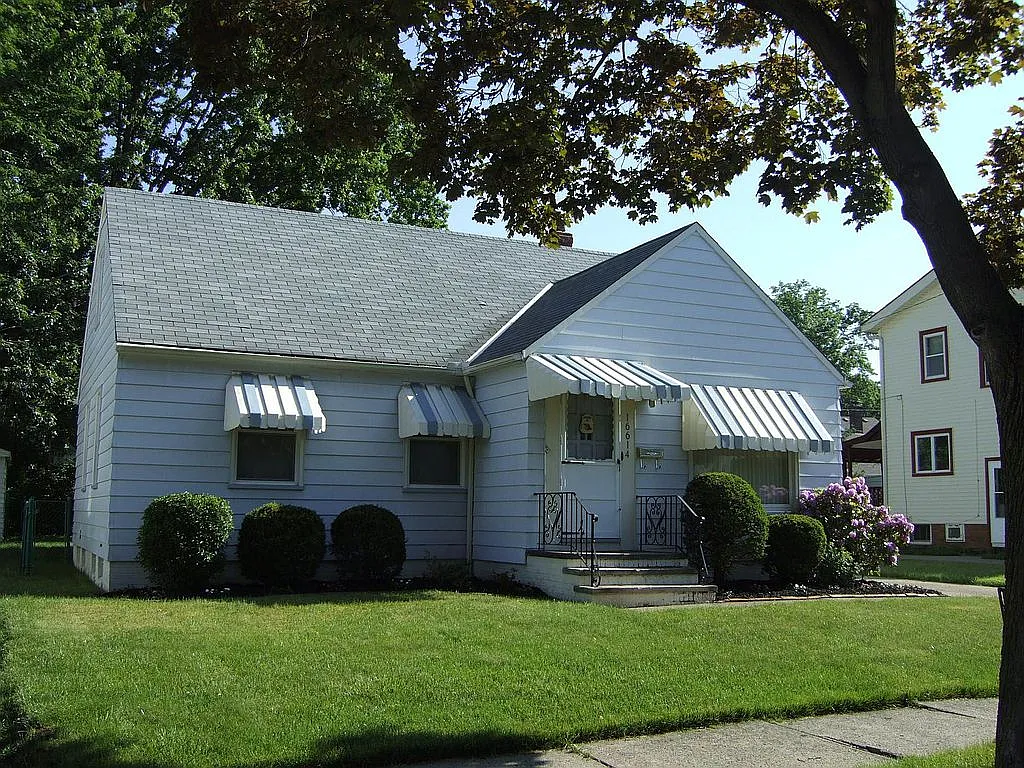 16614 Sedalia Ave photo 1