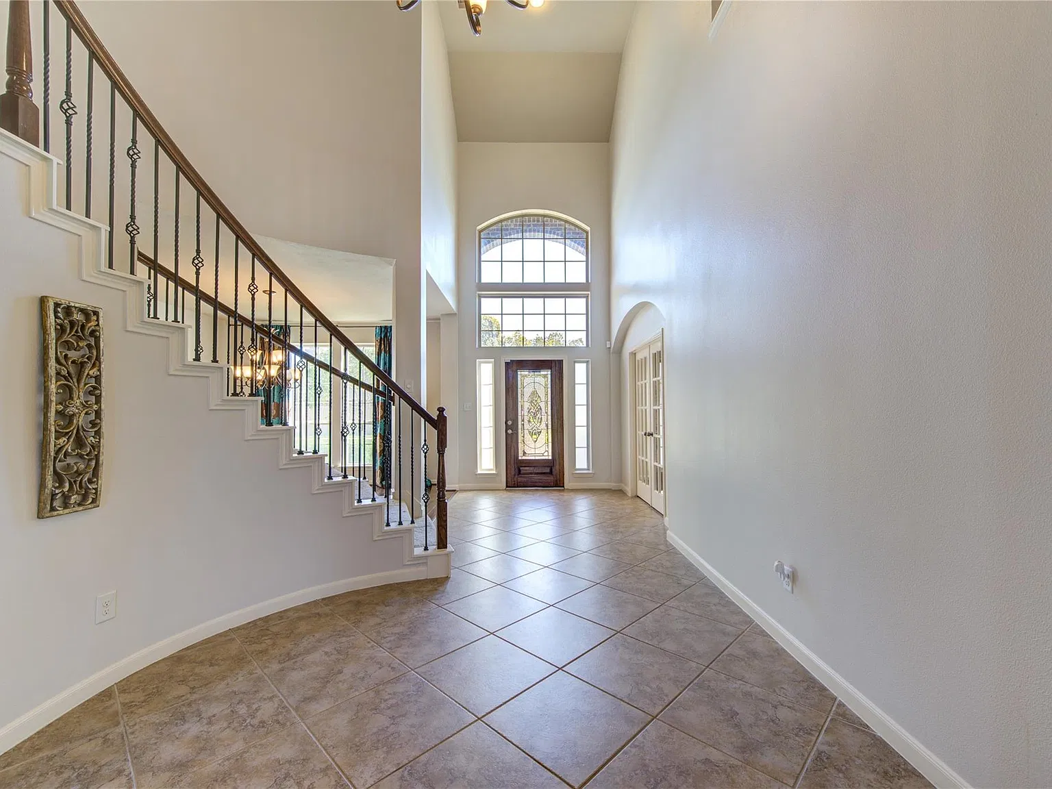 5 bed, 4.5 bath, 4253 sqft, $3,900 — Photo 3