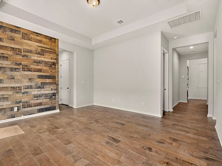 2433 La Mirada St — Photo 18