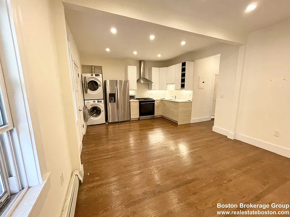 Buttonwood St