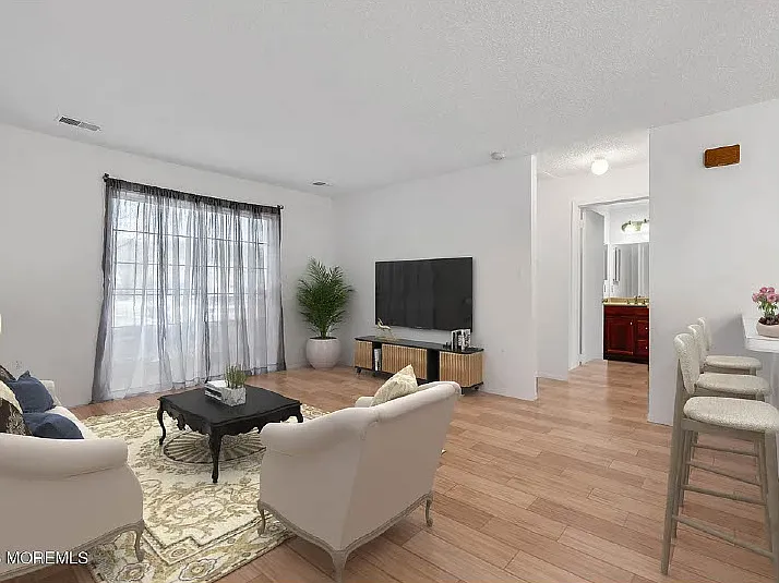 1 bed, 702 sqft, $2,300 — Photo 2