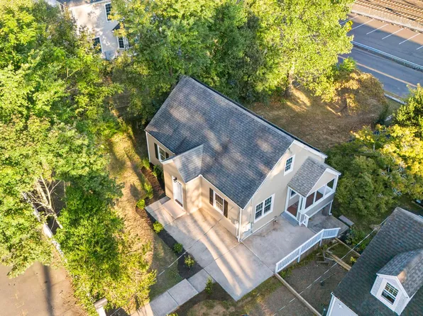 20 Hammer Pl, Branford, CT 06405