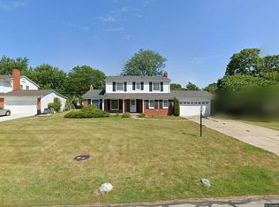 25348 Lyncastle St, Farmington Hills, MI 48336