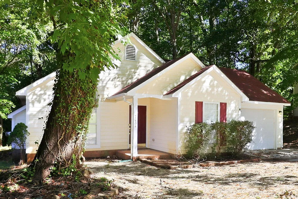 3 bed, 2.0 bath, 1370 sqft, $1,895 — Photo 3