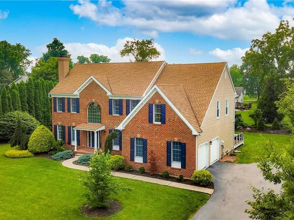 4403 Loraine Ln, Bethlehem, PA 18017