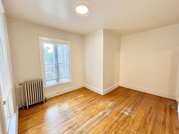 2nd image of 237 High St APT 3