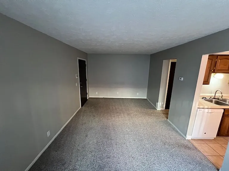 Midtown Court — Photo 41