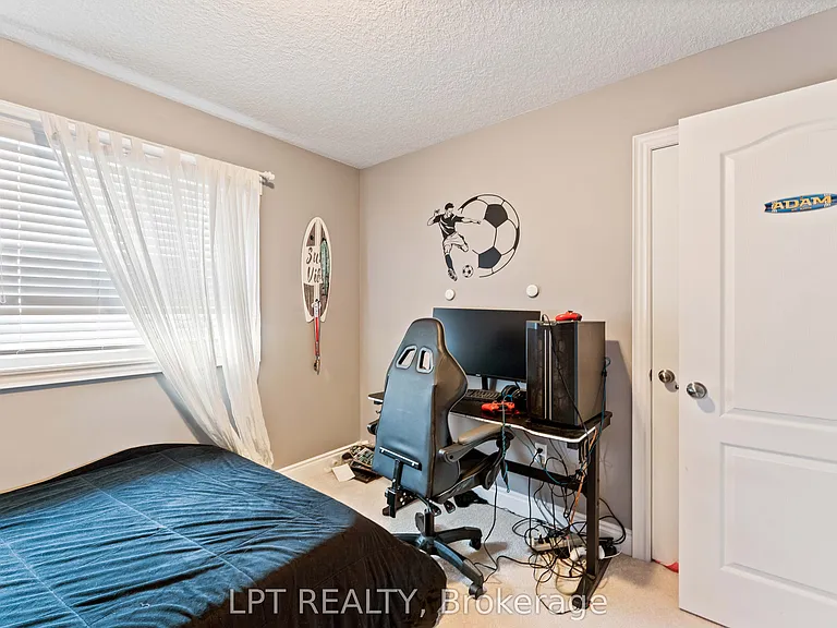82 Nathan Cres — Photo 26