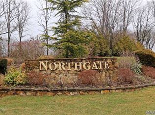 73 Northgate Cir, Melville, NY 11747