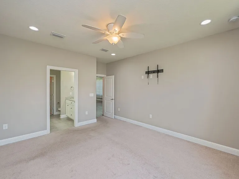 401 King St — Photo 18