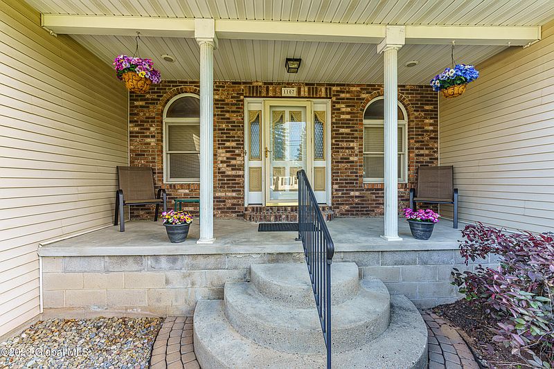 4th image of 1107 Laura Street