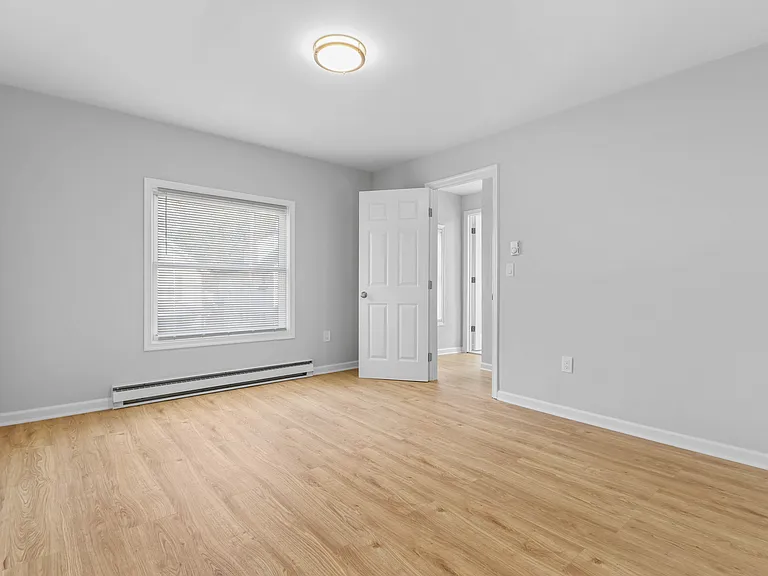 604 Dean St — Photo 16