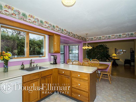 4th image of 8 Kimberley Ct