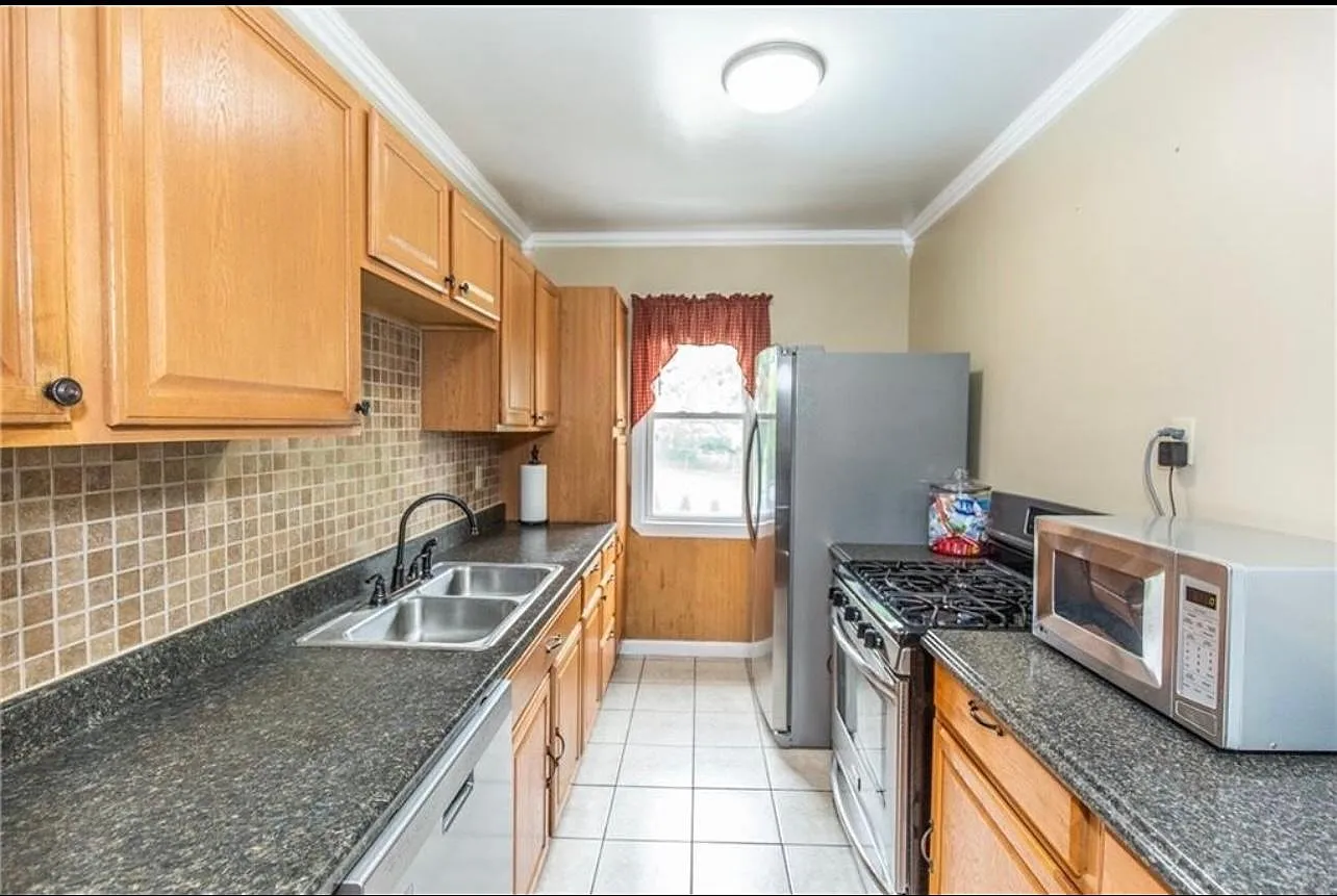 164 Rivulet St — Photo 2