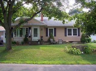 121 Brookview Dr, Newark, NY 14513