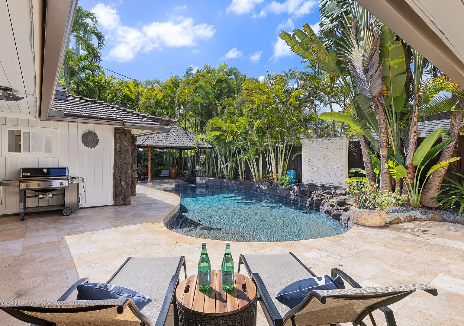 Large 6 Bedroom/5 Bathroom Home on Quiet Kailua Private Lane with Heated Pool and Spa Available 1... — Photo 2