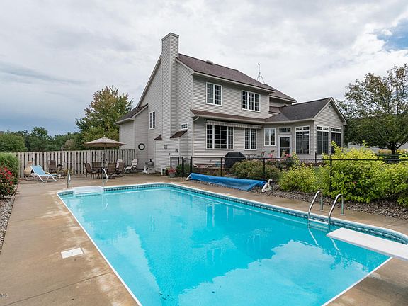 3rd image of 11912 Whitestone Ave