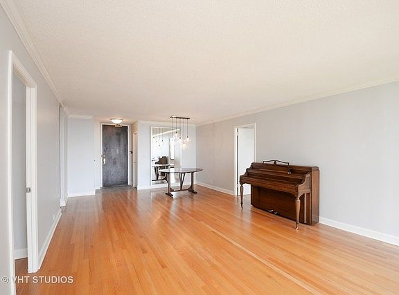 3rd image of 1450 N Astor St APT 12C