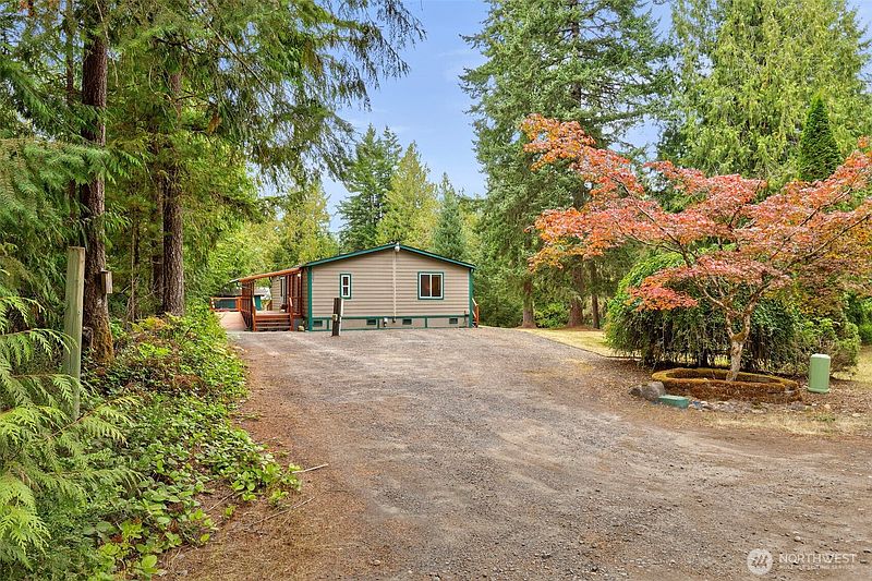 3rd image of 905 Griffiths Lane W