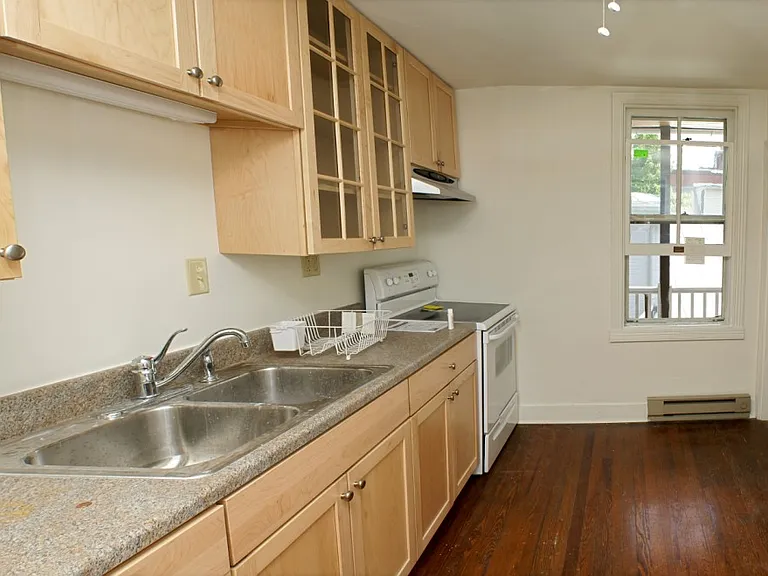 2 E 4th St #4 — Photo 7