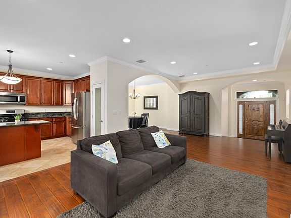 2nd image of 10824 McVine Ave