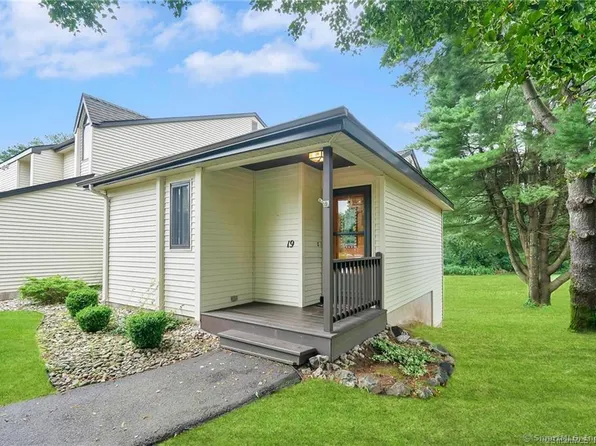 19 Simsbury Landing #19, Simsbury, CT 06070