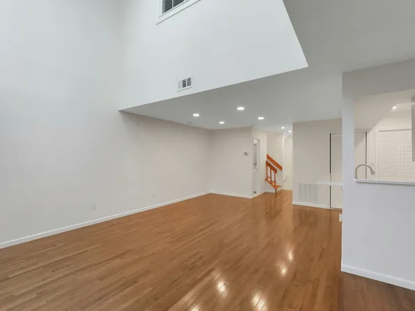 726 Mainsail Lane image 13 of 39