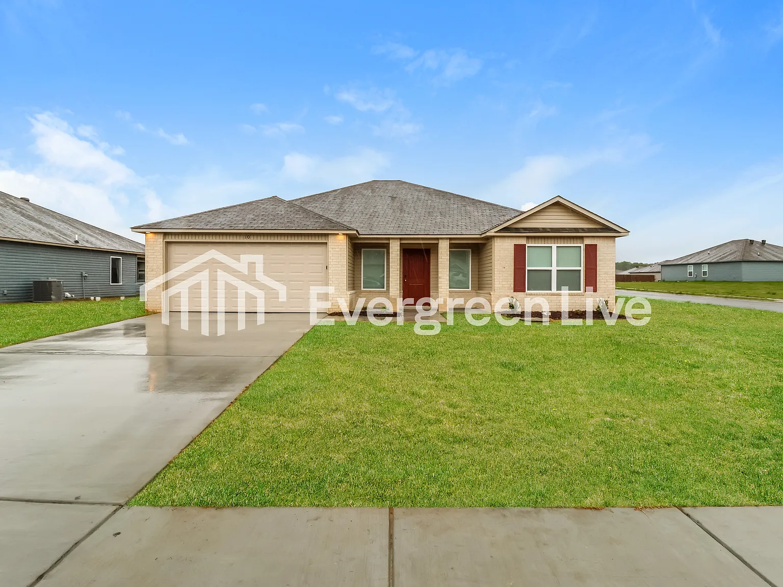 4 bed, 2.0 bath, 1652 sqft, $1,370 — Photo 2