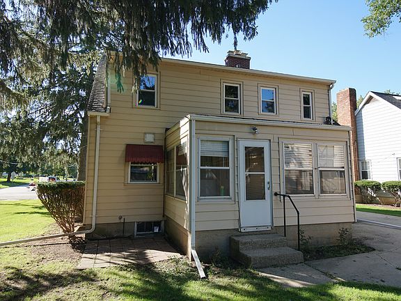 4th image of 32 S College St