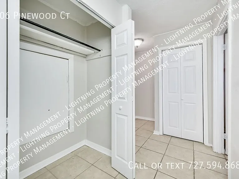 406 Pinewood Ct — Photo 8