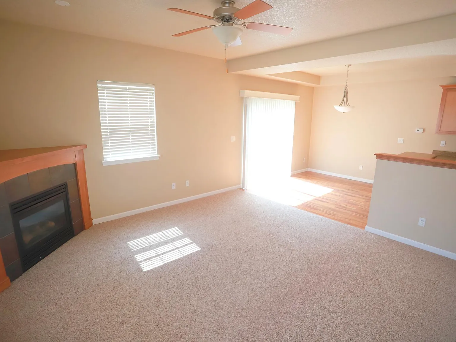 3 bed, 2.5 bath, 1465 sqft, $2,000 — Photo 3