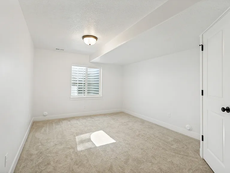 315 E 1150 N — Photo 11