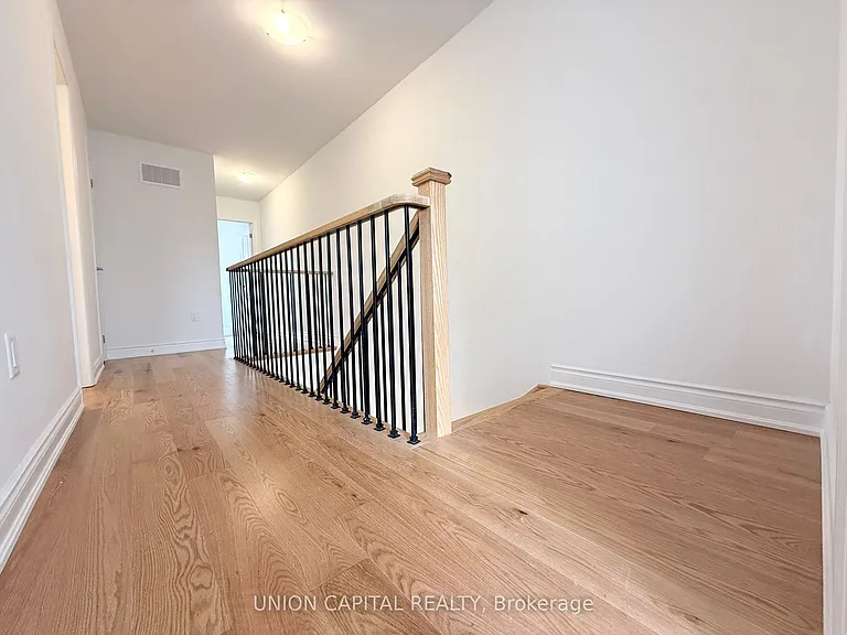 11 Franklin Ave — Photo 11