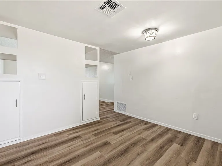 2103 N 10th Ave — Photo 8