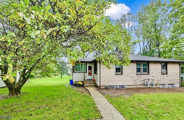 14 Sharon Ct — Photo 3