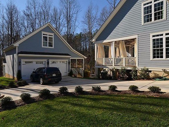 Diveway and Garage with side porch