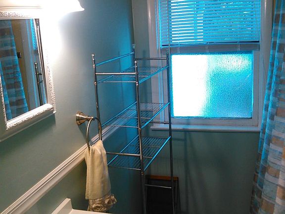 Bathrm. New tile floor/Vanity/toilet