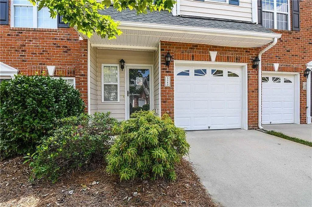 3 bed, 2.5 bath, 1448 sqft, $1,850 — Photo 1
