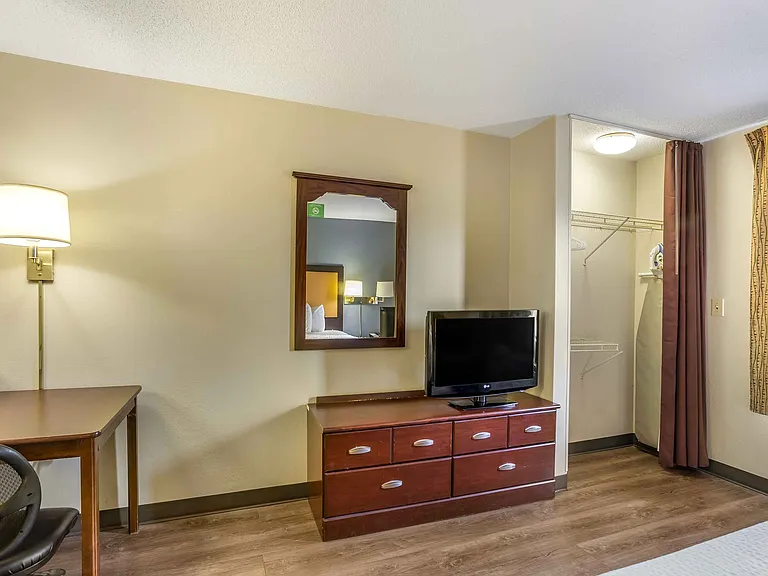 Studio Suite - 1 Queen Bed