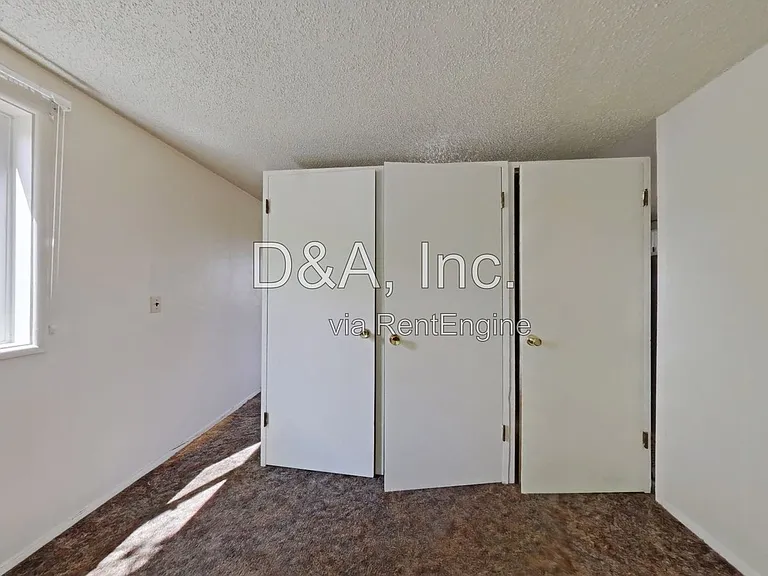 437 SW 9th St — Photo 6
