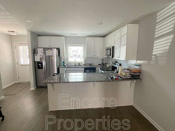3rd image of 242 Raleigh St