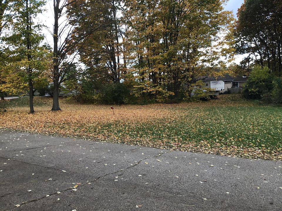 2nd image of 1040 Sir Knight Rd