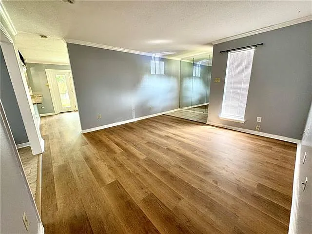 3 bed, 2.0 bath, 1700 sqft, $2,100 — Photo 4