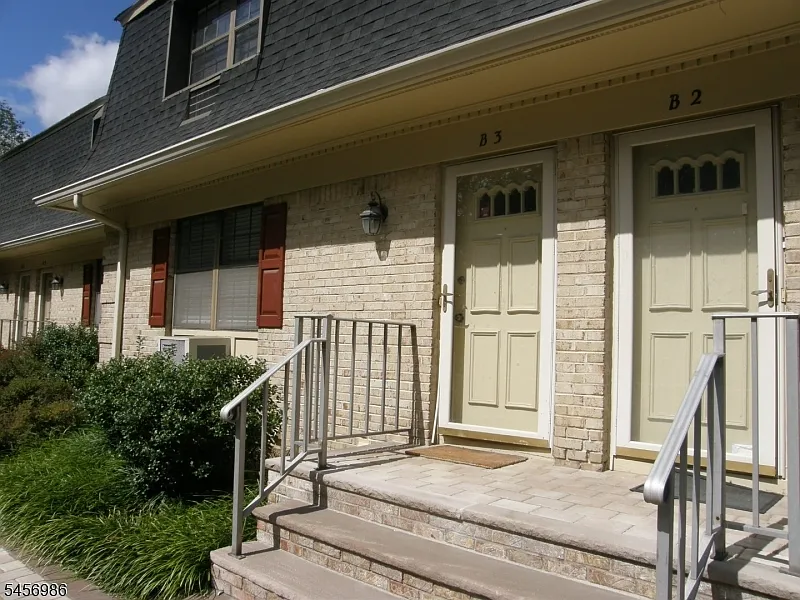2 bed, 2.5 bath, $3,200 — Photo 2