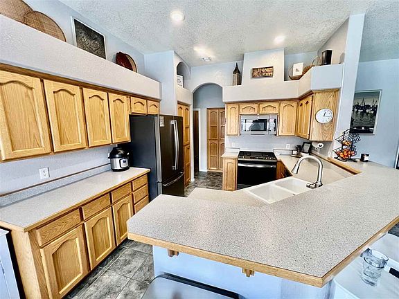 3rd image of 10715 E 39th St