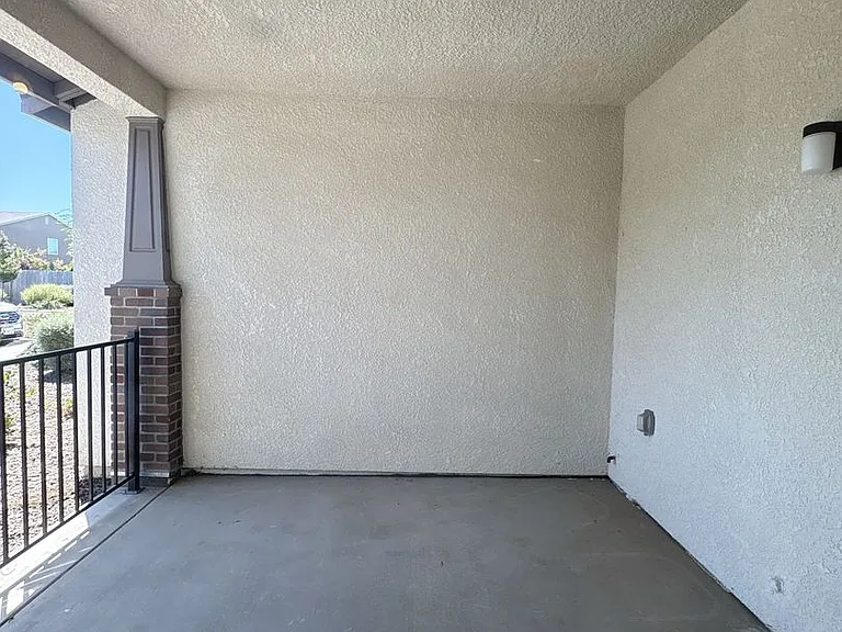 518 S Summit St #101-103 — Photo 17