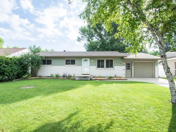 638 Appletree Ln, Moorhead, MN 56560