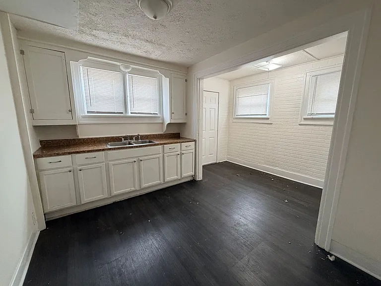 3141 N Park Ave — Photo 7