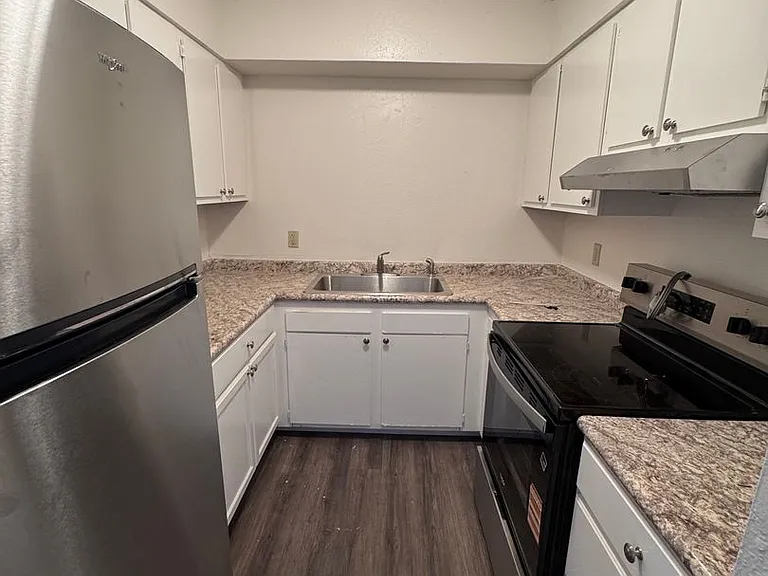 407 W Tilden St — Photo 17